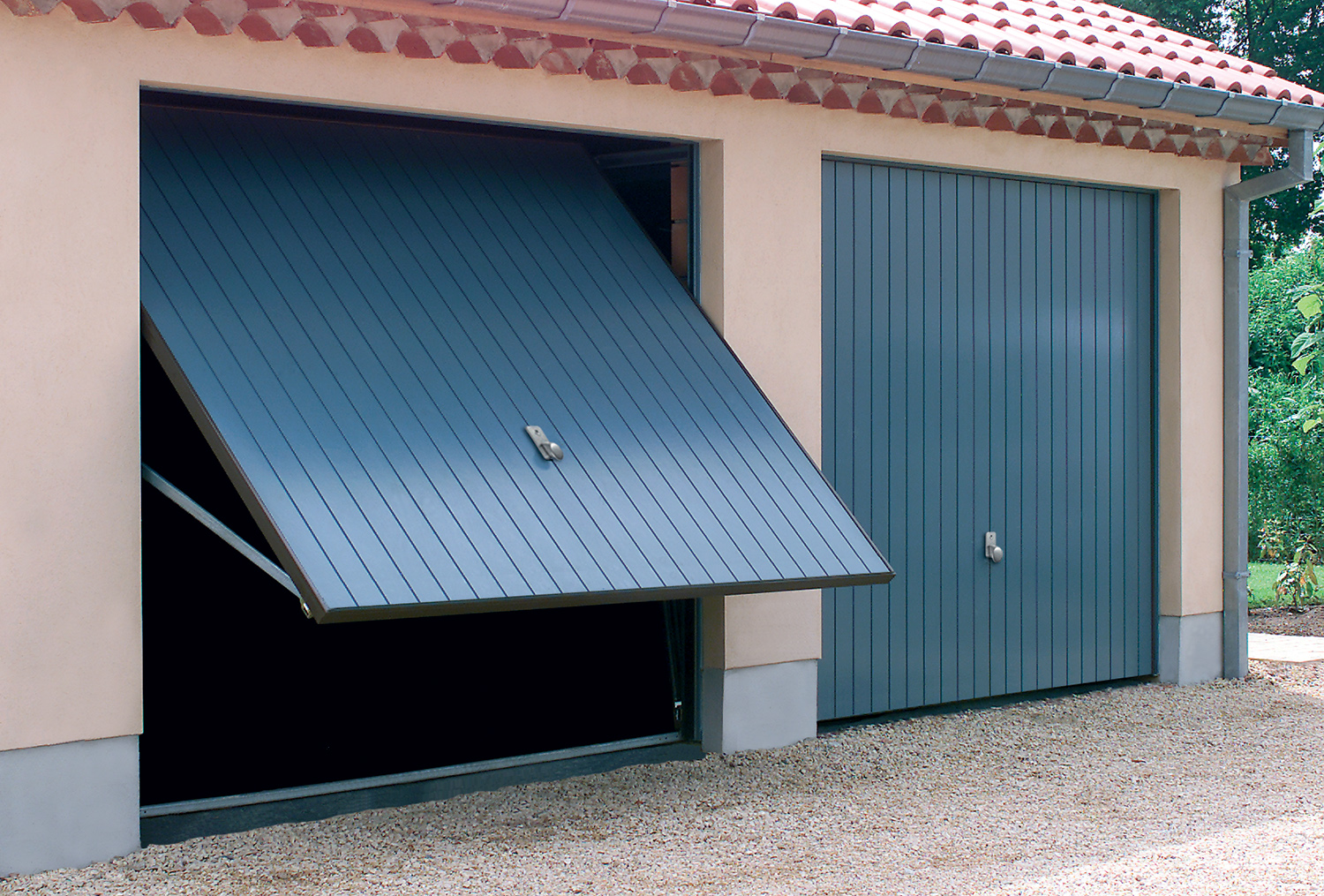 Porte de garage basculante / débordante / en acier / avec