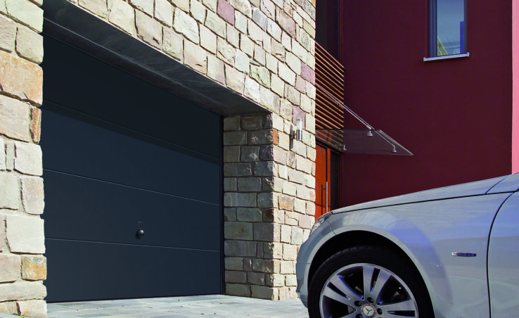 Porte de garage basculante motif 825 RAL 7016