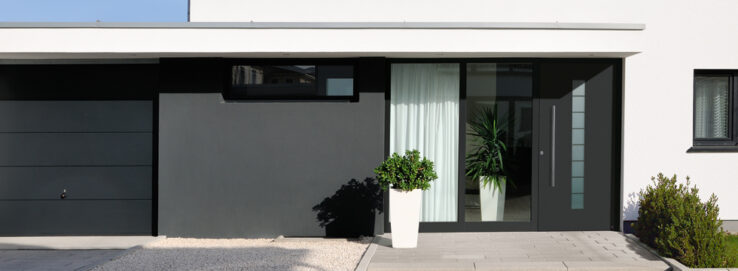 Association porte d'entrée et porte de garage