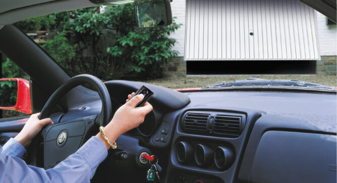 Télécommande pour porte de garage motorisée