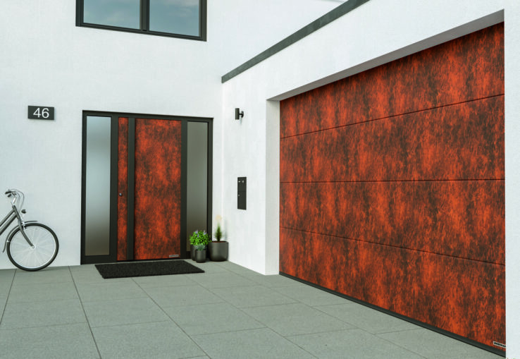 Porte d'entrée et porte de garage assorties